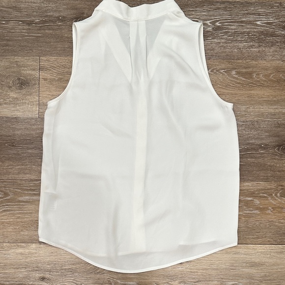Like New! Babaton White Sleeveless Blouse - Picture 6 of 10